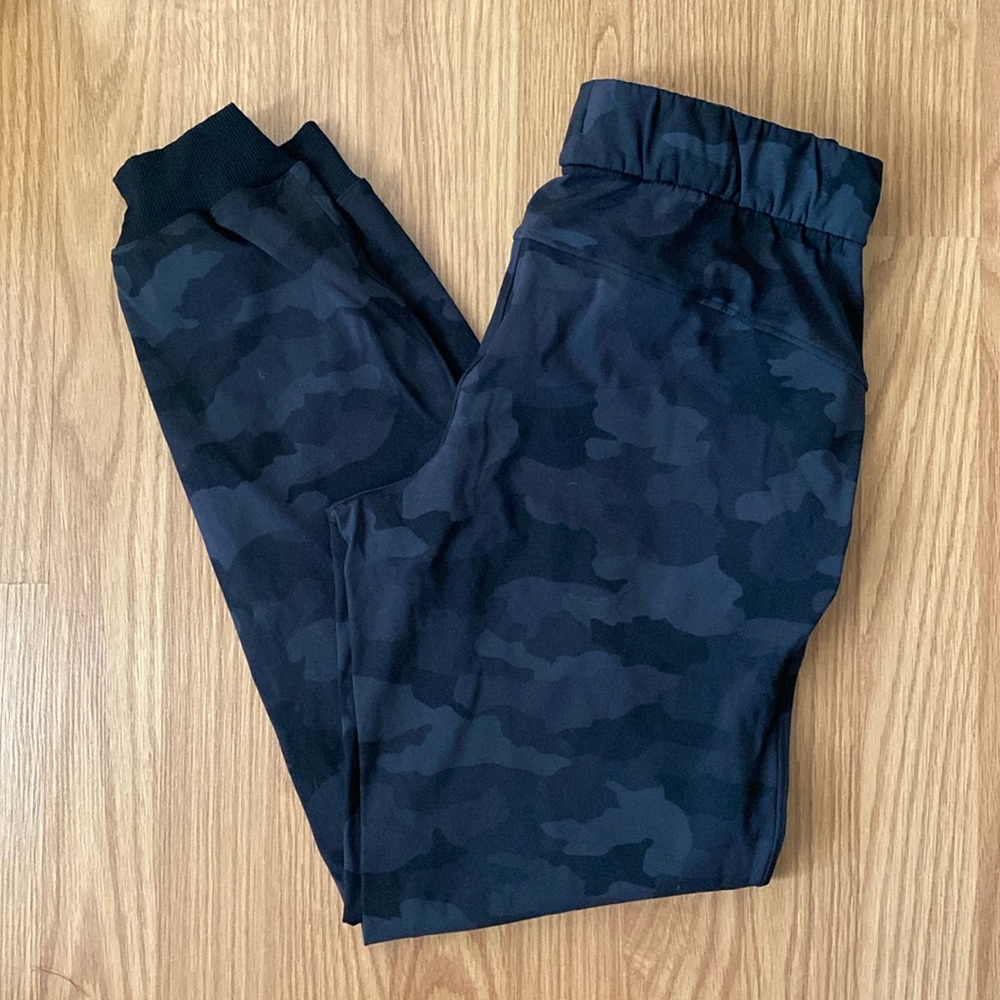❤️ Lululemon On the Fly Jogger Size 6 Camo NWOT